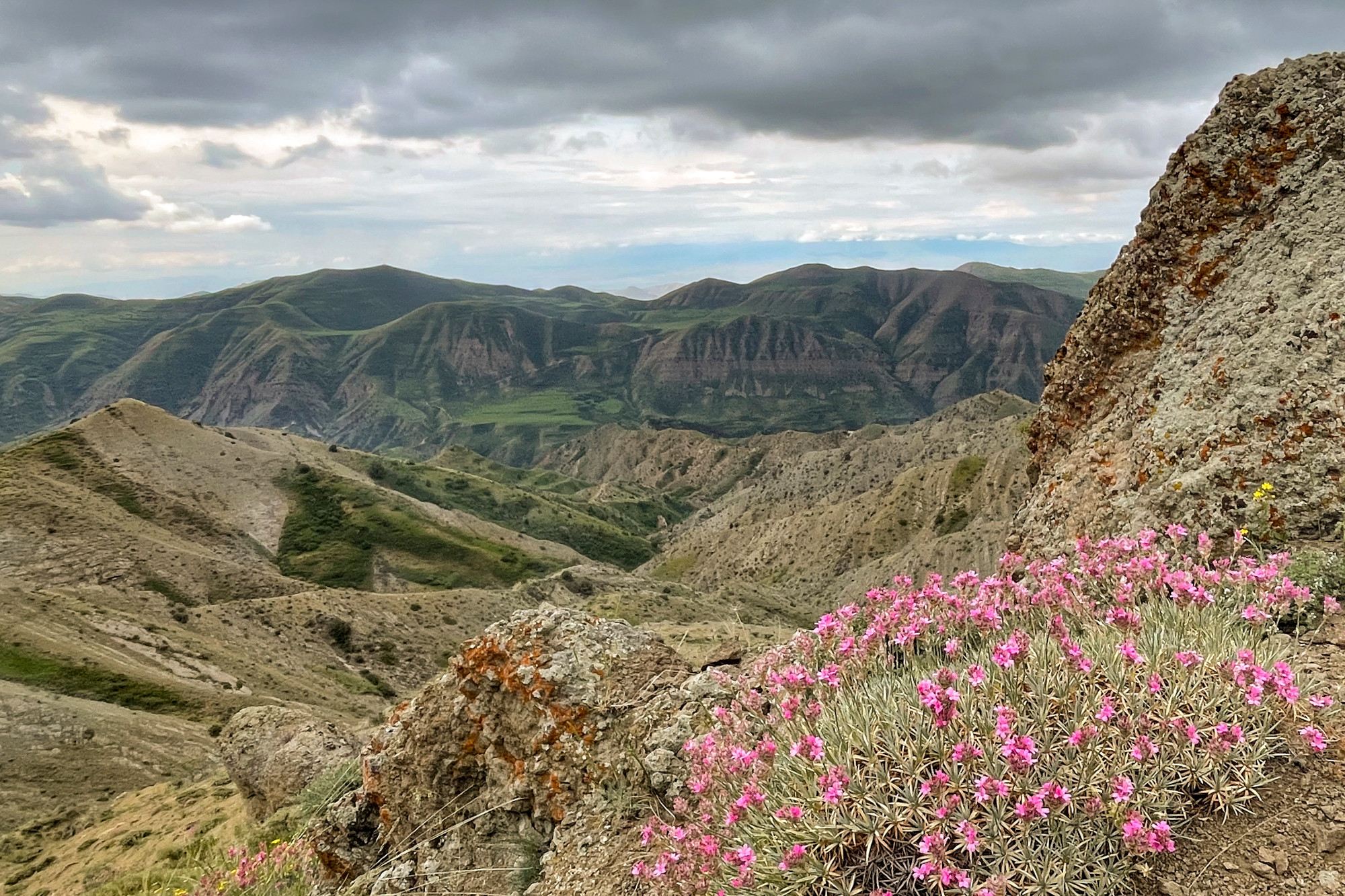 Fotóskaland Örményországban - Haghpat falu – Odzun falu – Kobayr kolostora – Tsaghkashat falu